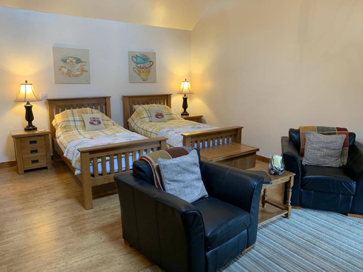 The Reindeer Retreat Buttercup Twin Hotel Kidwelly ภายนอก รูปภาพ